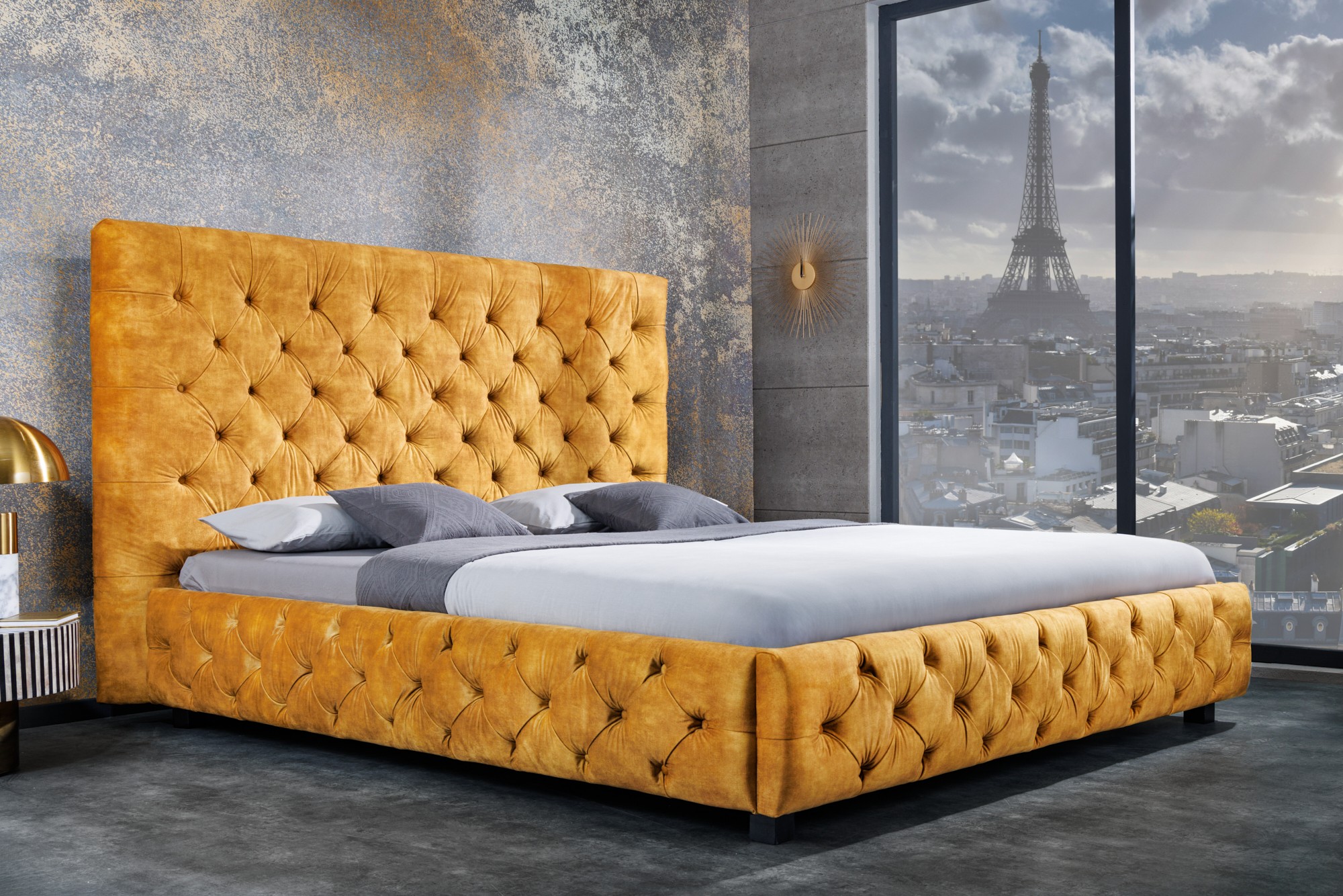 Levně Estila Moderní manželská postel Kreon se sametovým potahem žluté barvy s chesterfield prošíváním 160x200cm