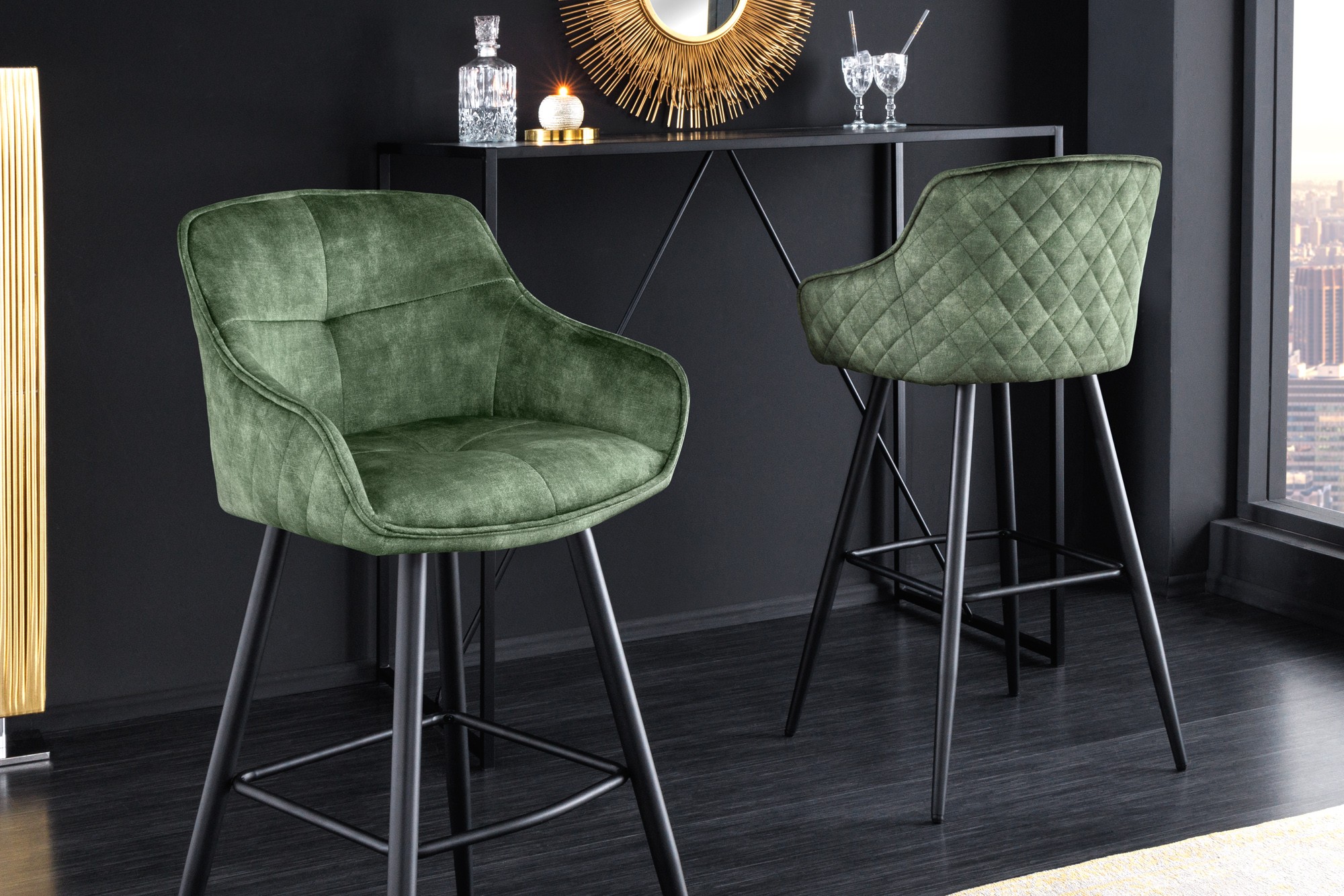 Levně Estila Moderní industriální barová židle Rufus s olivově zeleným sametovým čalouněním a černou konstrukcí z kovu 100cm