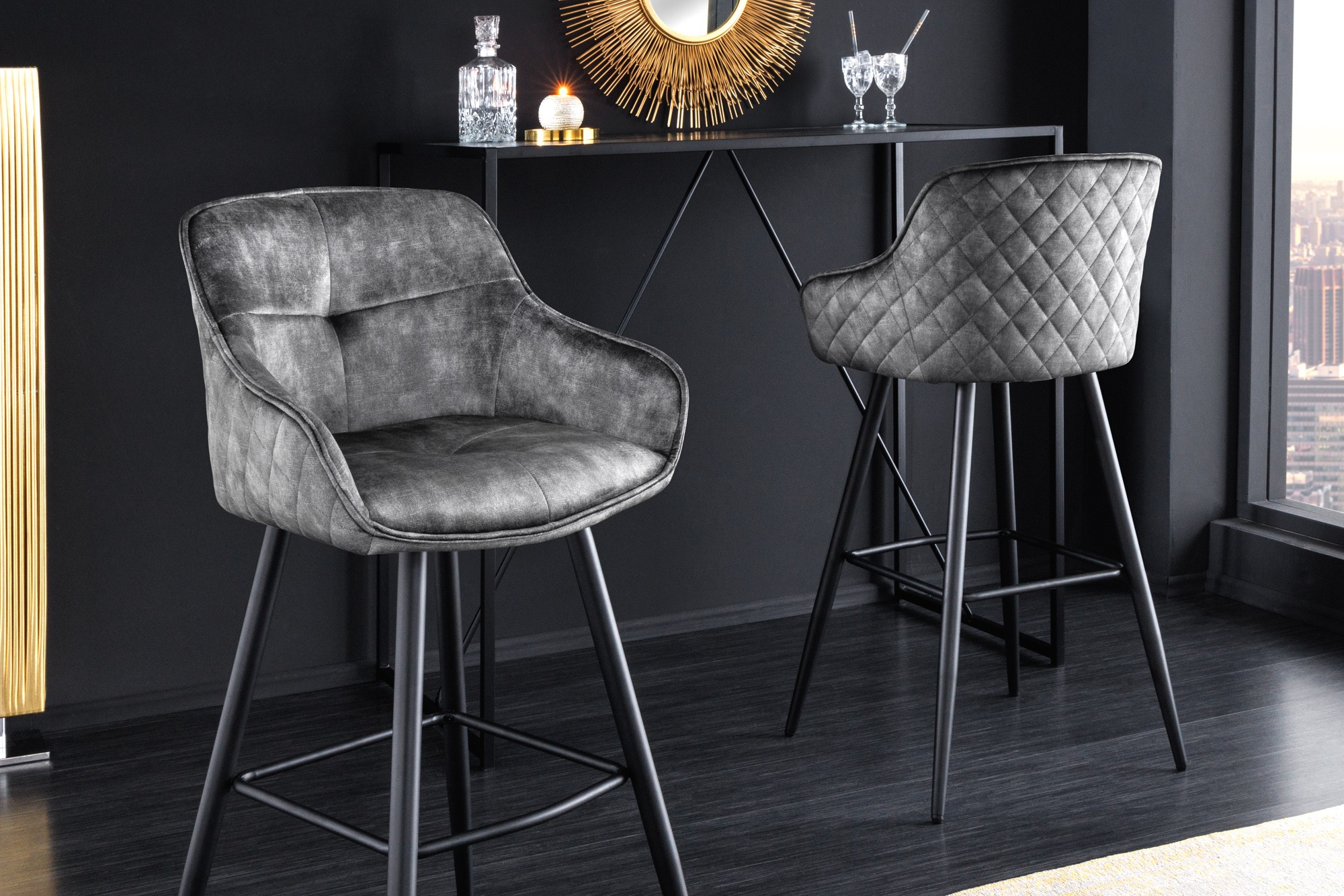 Estila Glamour designová barová židle Rufus s tmavě šedým sametovým čalouněním a černou konstrukcí z kovu 100cm