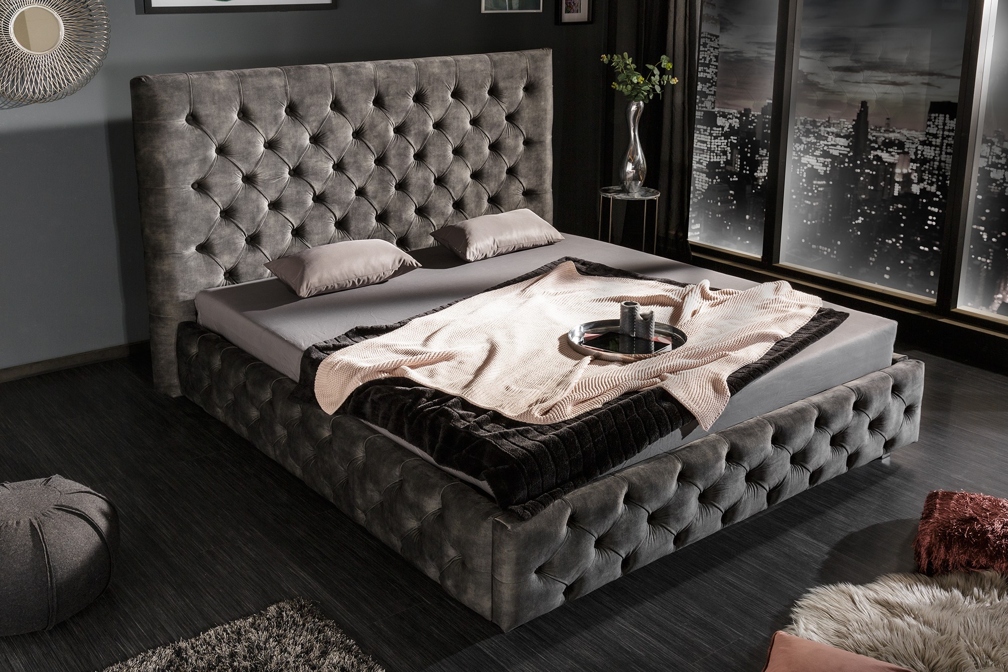 Levně Estila Luxusní čalouněná postel Kreon s Chesterfield prošíváním šedá