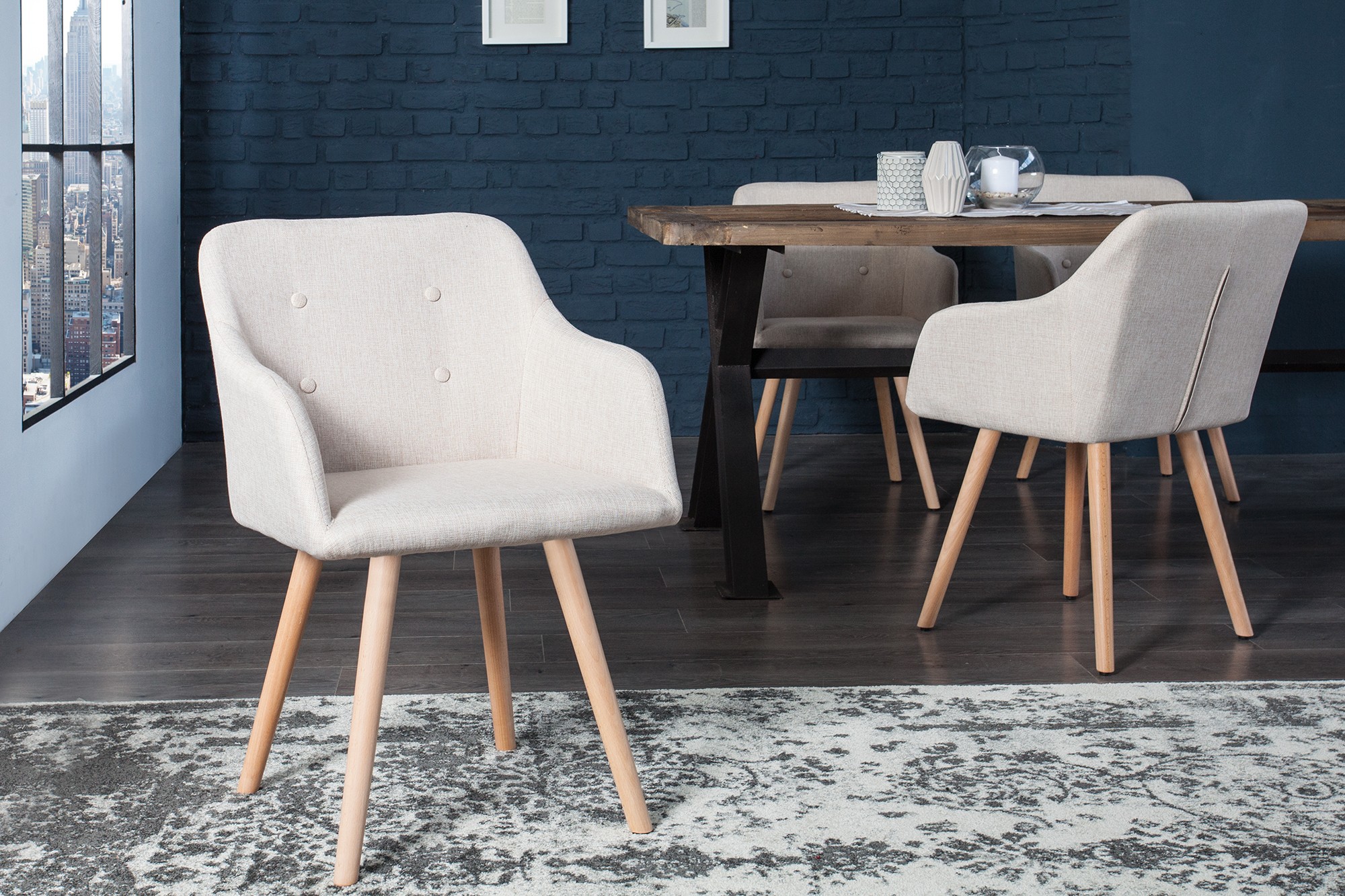 Estila Designová světle šedá čalouněná židle Scandinavia s opěrkami na ruky v provedení buk