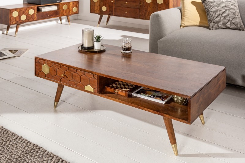 Estila Masivní konferenční stolek Roslin z akáciového dřeva v hnědé barvě se zlatými prvky a zásuvkou 117cm
