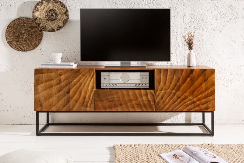 Estila Moderní dřevěný TV stolek Cumbria v hnědém odstínu s černou kovovou konstrukcí 160cm