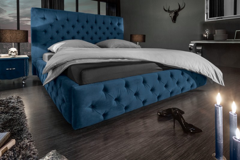 Estila Moderní čalouněná modrá manželská postel Kreon s Chesterfield prošíváním na matraci 160x200cm
