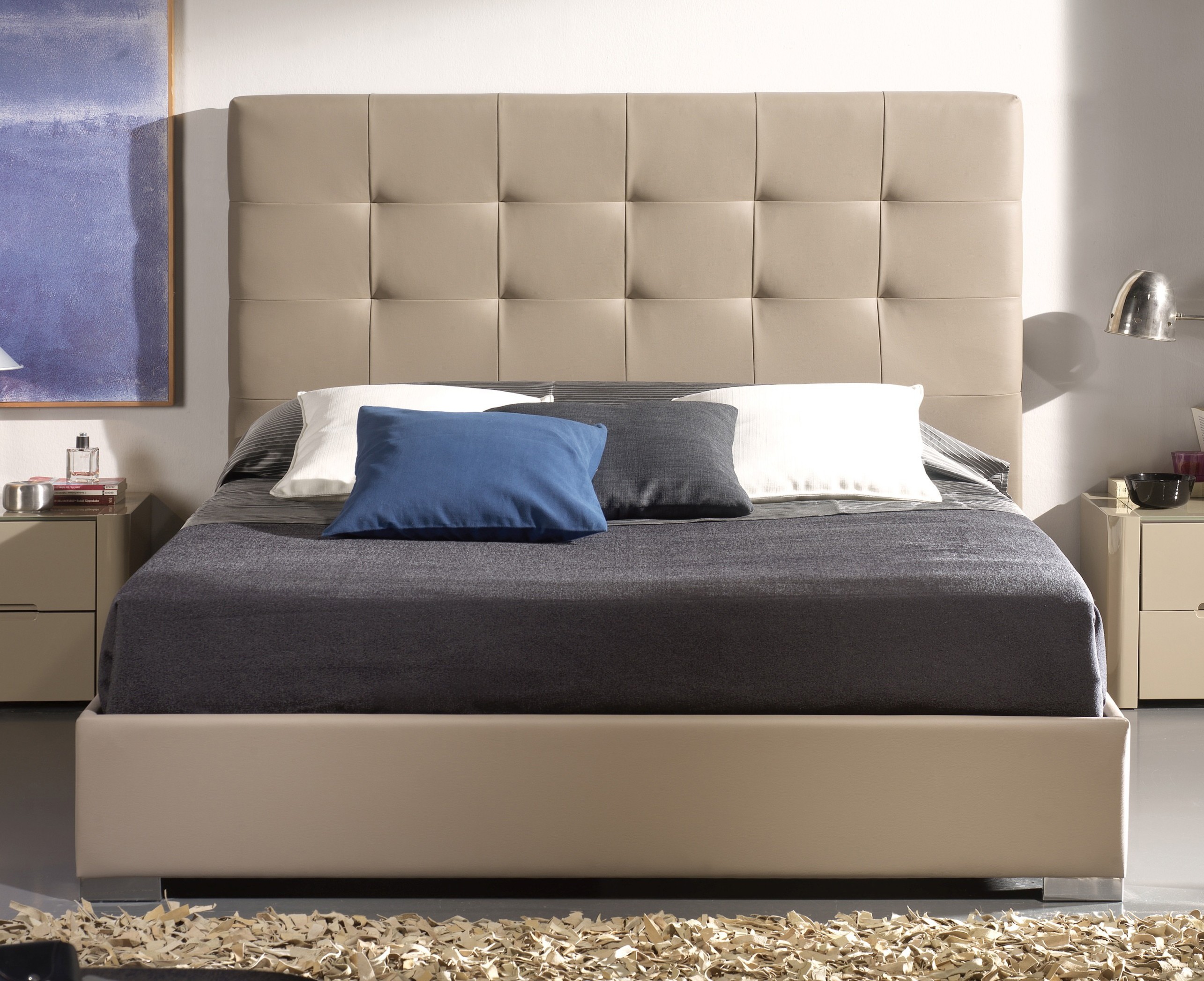 Estila Kožená postel Chesterfield BELEN s prošívaným čelem a úložným prostorem 200 cm