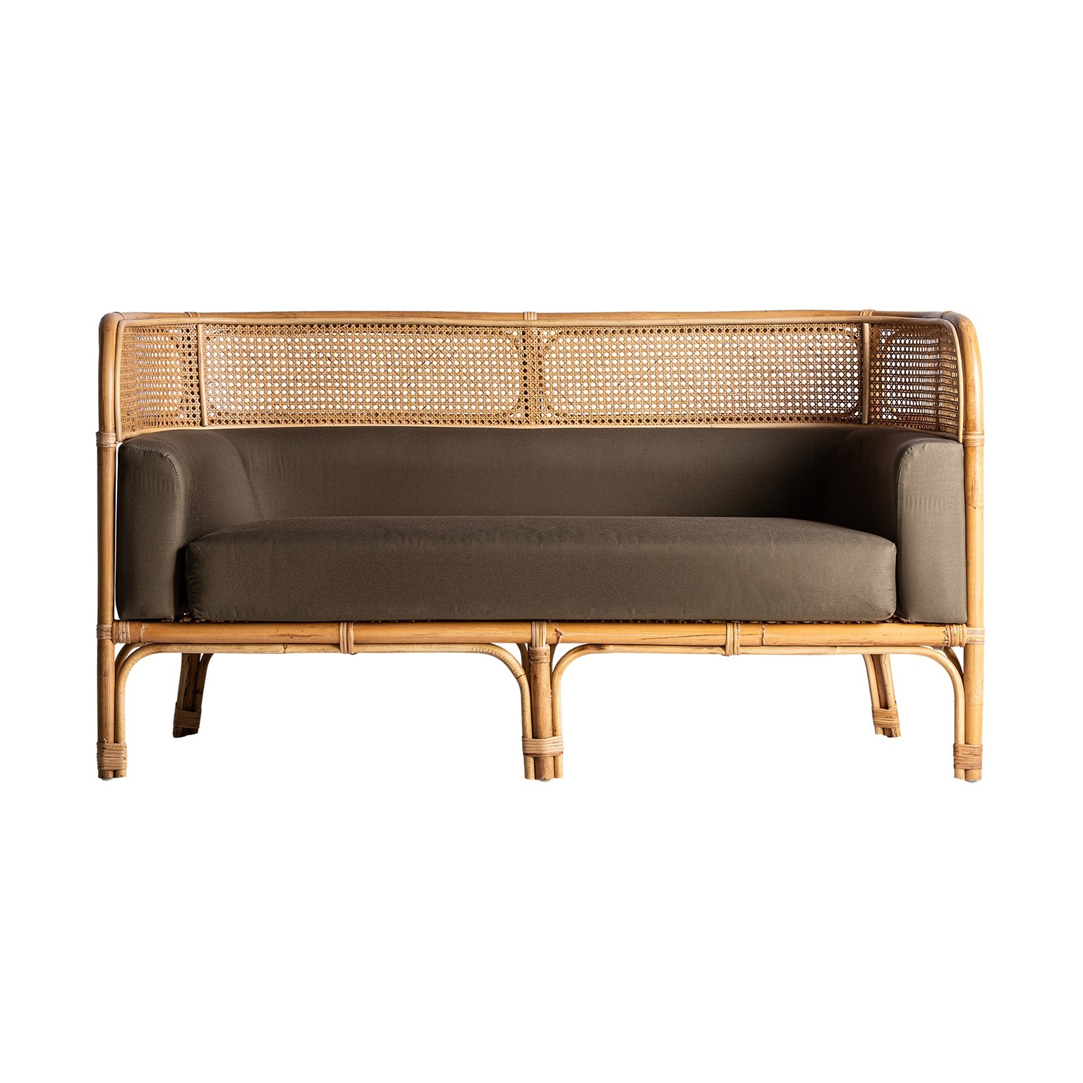 Estila Luxusní ratanová sedačka Aldea do obývacího pokoje v naturálním odstínu s hnědým velbloudním textilním potahem 140cm