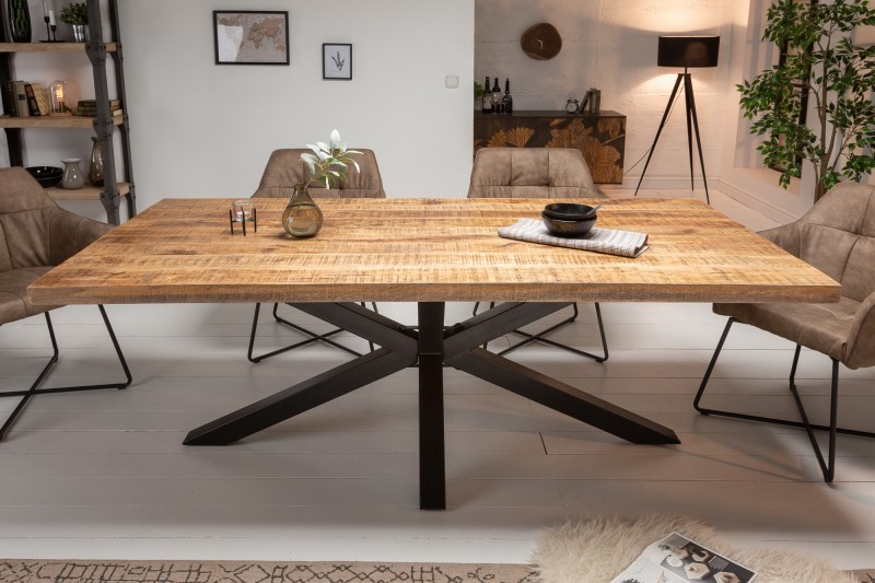 Estila Industriální jídelní stůl Comedor z lakovaného masivního dřeva s černou kovovou podstavou obdélníkový hnědý 160cm