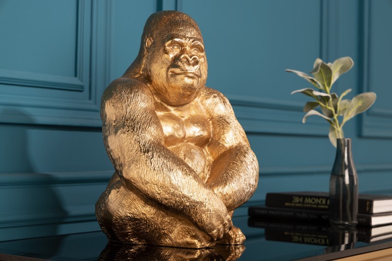Estila Luxusní art deco dekorační soška gorily Wilde z kovu ve zlaté barvě 43cm