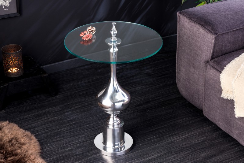 Estila Designový příruční stolek Marietta s kulatou skleněnou vrchní deskou a ozdobnou stříbrnou podstavou 65cm