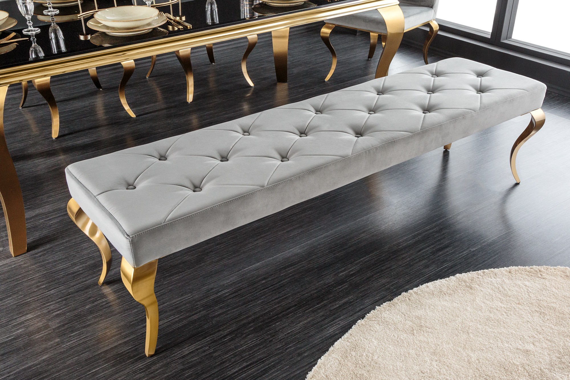 Estila Luxusní lavice Modern Barock s šedým chesterfield čalouněním a se zlatými kovovými nožičkami 172cm