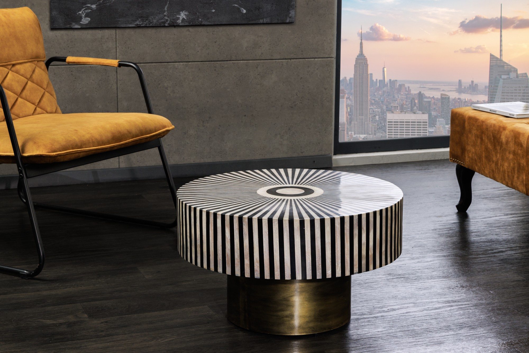 Estila Art deco kulatý konferenční stolek Hypnotique s černobílým kostním ozdobným vykládáním a podstavou ve zlaté barvě 60 cm