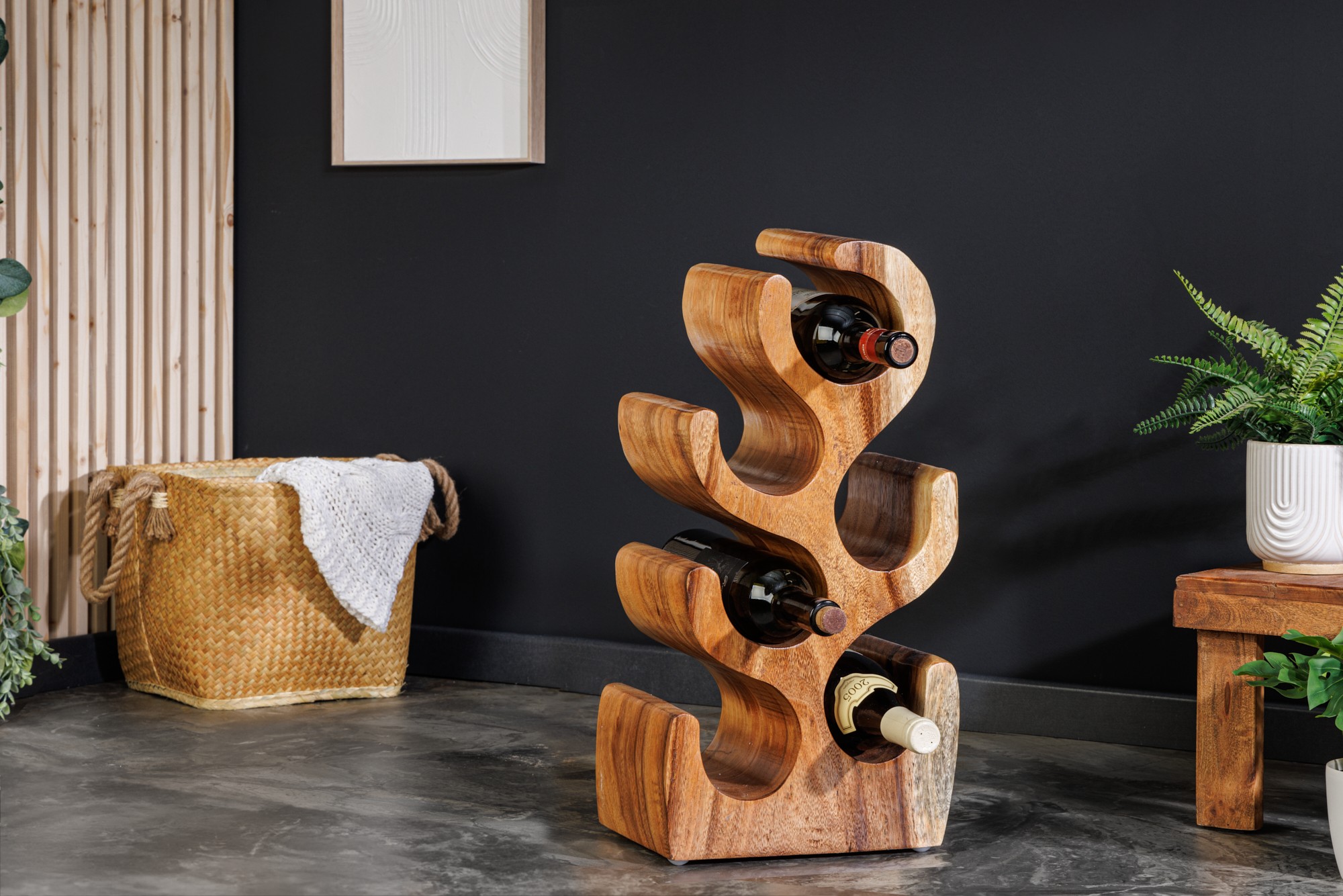 Estila Designový stojan na víno Milena z exotického lakovaného dřeva Suar 50 cm