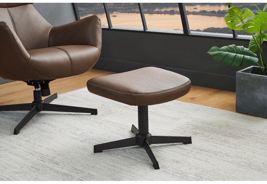 Designová kožená taburetka Krespa s prohnutým obdélníkovým čalouněným sedadlem s hnědým potahem z ekokůže s kovovou nohou a podstavou se čtyřmi rameny v černé matné barvě z kovu