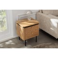 Designový art deco noční stolek Maderia se dvěma šuplíky a lamelovým reliéfem v dubové hnědé barvě s černými detaily 48 cm