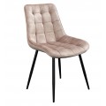 Moderní designová čalouněná sametová jídelní židle Moritz se sametovým potahem ve světle béžové barvě s prošíváním se vzorem čtverců se šikmými nožičkami z kovu v černé barvě