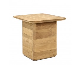 Luxusní retro masivní příruční stolek Riga se čtvercovou vrchní deskou se zaoblenými rohy a mohutnou nohou ve tvaru kvádru z teakového dřeva ve světle hnědé barvě s přirozenou kresbou letokruhů