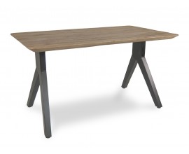 Luxusní moderní jídelní stůl Jersey s obdélníkovou deskou se zaoblenými rohy z masivního teakového dřeva v teplé hnědé barvě se dvěma nohama z kovu v černé barvě ve tvaru obráceného Y