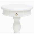 Luxusn&iacute; provens&aacute;lsk&yacute; kulat&yacute; př&iacute;ručn&iacute; stolek Mahani se &scaron;upl&iacute;kem a vyřez&aacute;vanou nohou z mahagonov&eacute;ho dřeva v b&iacute;l&eacute; barvě 65 cm