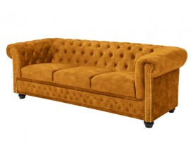 Designová sametová chesterfield třímístná sedačka Maya v hořčičné barvě s kulatými černými nožičkami 205 cm