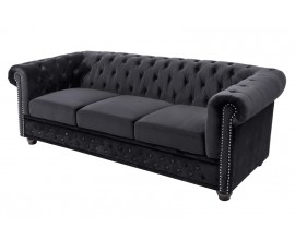 Designová sametová černá třímístná sedačka Maya s chesterfield prošíváním s kulatými černými nožičkami 205 cm