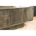 Masivní art deco TV stolek Sonia se čtyřmi dvířky s geometrickým vyřezávaným zdobením v šedé barvě 200 cm