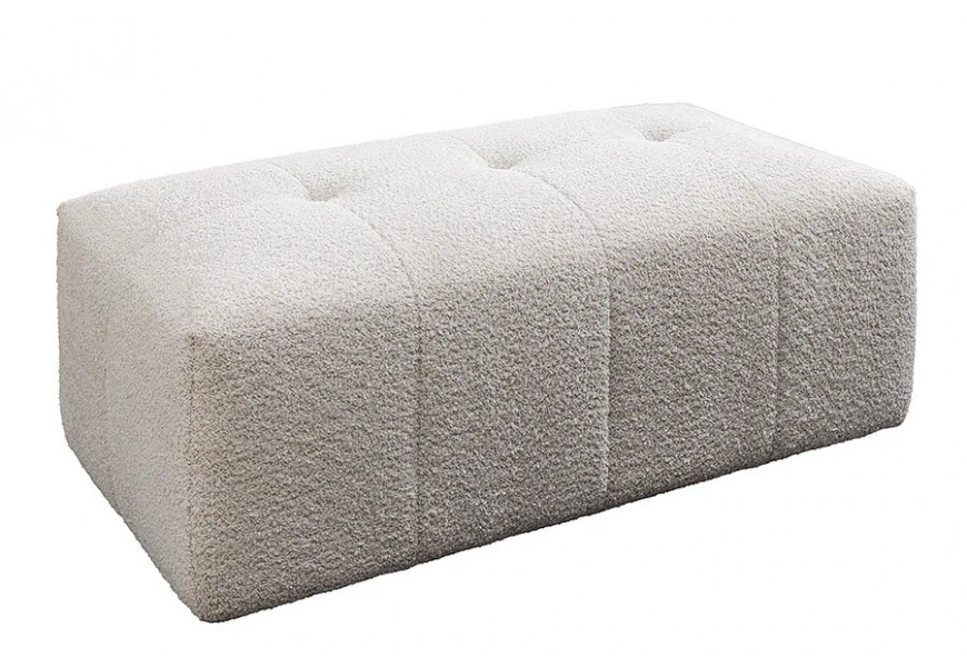 Designová dvoumístná taburetka Queen v béžové šampaňské barvě v obdélníkovém tvaru s prošíváním s bouclé potahem