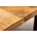 Industriální příruční stolek Mango Natur z hnědého mangového dřeva a černou kovovou konstrukcí 62 cm