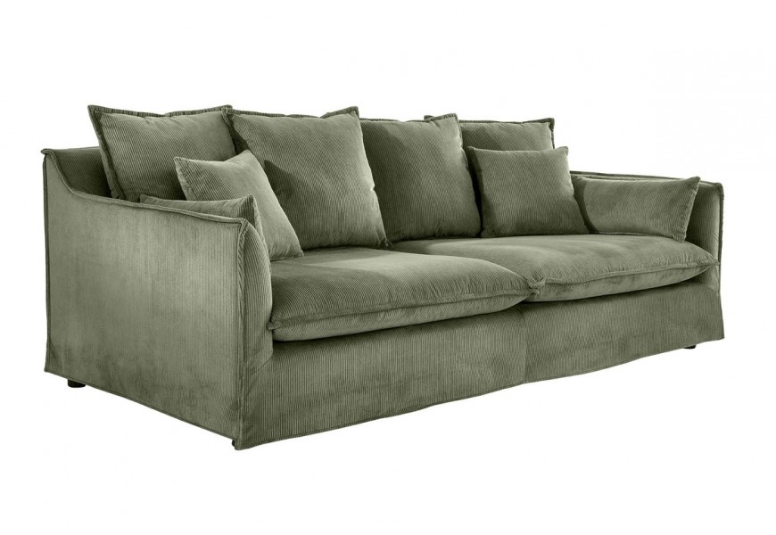 Moderní skandinávská zelená sedačka Heaven pro tři osoby s potahem z kordu s výrazným prošíváním s nízkými černými nožičkami a osmi opěrkovými polštáři