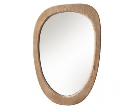 Moderní skandinávské masivní závěsné zrcadlo Courbé asymetrického organického tvaru s rámem z masivního dřeva s jemnou kresbou letokruhů v naturální světle hnědé barvě