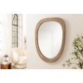 Moderní designové asymetrické nástěnné zrcadlo Courbé organického tvaru se světlým hnědým masivním rámem 105 cm