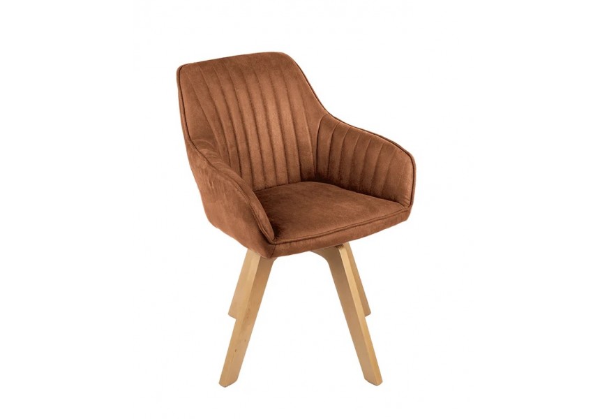 Moderní skandinávské jídelní křeslo Caballet s otočnou sedací částí s potahem ze sametu v hnědé barvě se šikmýma nohama z bukového dřeva v naturálním světlém hnědém provedení