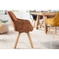 Moderní designová otočná jídelní židle Caballet s opěrkami na ruce s hnědým sametovým potahem a bukovýma nohama 62 cm