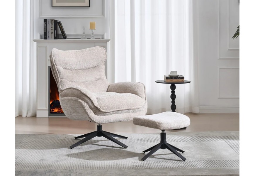 Moderní skandinávské čalouněné křeslo Velly s žinylkovým texturovaným potahem ve světlé krémové barvě a podstavou z kovu v černé barvě se čtyřmi rameny a chromovým detailem