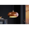 Designov&aacute; modern&iacute; z&aacute;věsn&aacute; lampa Fani z ak&aacute;ciov&eacute;ho dřeva v hněd&eacute; barvě se zaoblen&yacute;m st&iacute;n&iacute;tkem s detaily ve zlat&eacute; barvě 135 cm