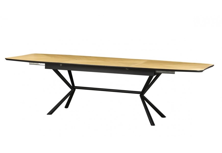 Moderní industriální jídelní stůl Arkline s obdélníkovou vrchní deskou s rozkládací funkcí se zaoblenými hranami z dubové dýhy ve světle hnědé barvě s diagonální kresbou dřeva s černou matnou podstavou z kovu