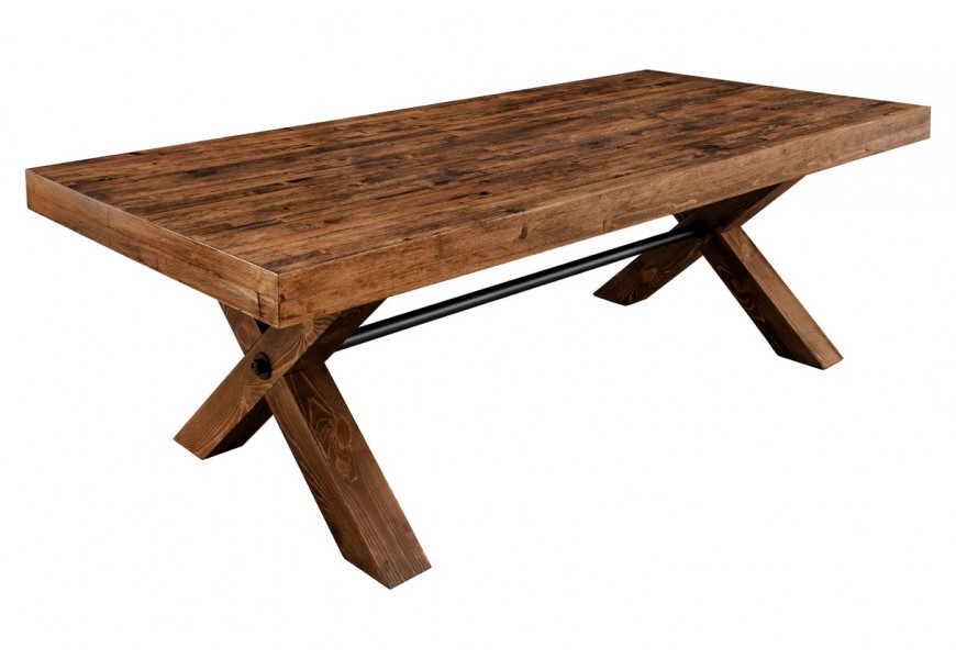 Venkovský industriální jídelní stůl Sawyer s obdélníkovou vrchní deskou a dvěma zkříženýma nohama ve tvaru X propojenými kovovou černou tyčí z kombinace masivního a dýhovaného dřeva v tmavě hnědé barvě s rustikální patinou