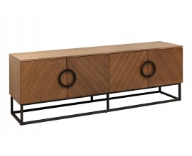 Moderní art deco televizní stolek Arkline s úložným prostorem se čtyřmi dvířky s chevronovým vzorem z ořechového dýhovaného dřeva s úchytkami a podstavou z kovu matné černé barvě