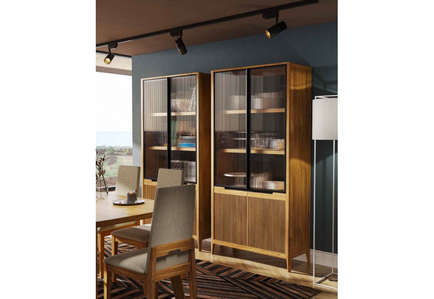 Luxusn&iacute; modern&iacute; obd&eacute;ln&iacute;kov&aacute; vitr&iacute;na Tallin s vroubkovan&yacute;m sklem se čtyřmi dv&iacute;řky 200 cm