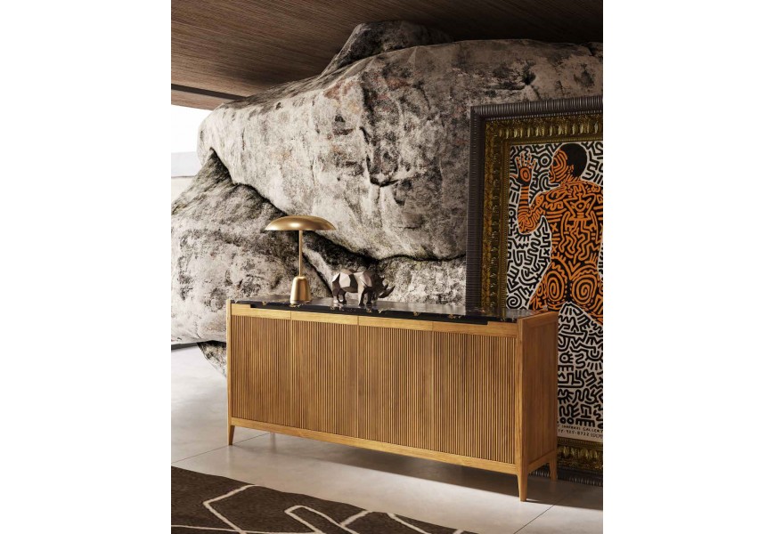 Luxusní moderní příborník Tallin v obdélníkovém tvaru se čtyřmi dvířky a šuplíky s vrchní deskou s mramorovým designem