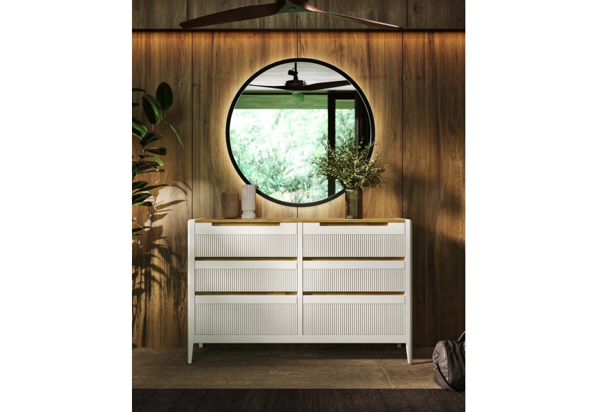 Luxusn&iacute; modern&iacute; obd&eacute;ln&iacute;kov&aacute; komoda Tallin se &scaron;esti z&aacute;suvkami s vertik&aacute;ln&iacute;m vroubkov&aacute;n&iacute;m 134 cm