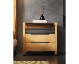 Luxusn&iacute; modern&iacute; nočn&iacute; stolek Berna se dvěma hladk&yacute;mi z&aacute;suvkami a horn&iacute;m panelem s horizont&aacute;ln&iacute;m vroubkov&aacute;n&iacute;m s tenkou mramorovou deskou a obl&yacute;m bočn&iacute;m nohama z oh&yacute;ban&yacute;ch desek