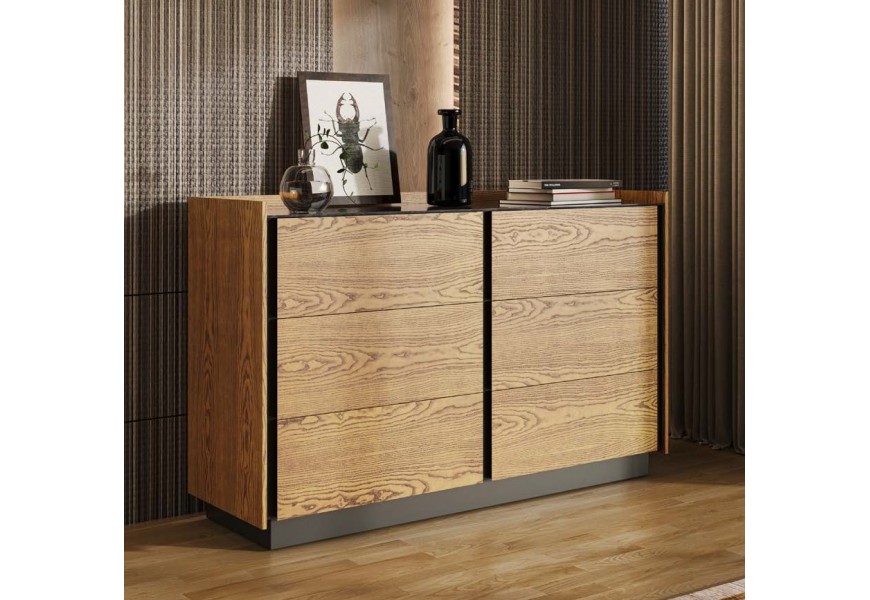 Moderní masivní hnědá vysoká komoda Praga se šesti šuplíky a bočními úchyty s vyvýšenou podstavou