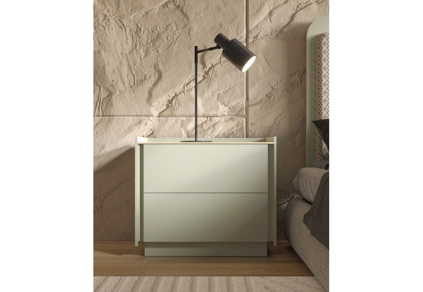 Luxusní moderní zelený noční stolek Praga z masivního dřeva se dvěma šuplíky a vyvýšenými hranami s podstavou bez úchytek