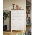 Klasick&aacute; a nadčasov&aacute; masivn&iacute; vysok&aacute; komoda Amberes z kvalitn&iacute;ho borovicov&eacute;ho masivu se sedmi &scaron;upl&iacute;ky 123cm