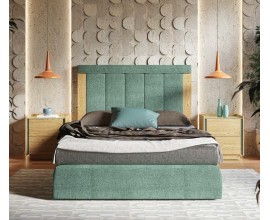 Luxusn&iacute; čalouněn&aacute; manželsk&aacute; postel Praga s dřevěn&yacute;m r&aacute;mem a pro&scaron;&iacute;van&yacute;m čelem v zelen&eacute; barvě s bočn&iacute;mi hněd&yacute;mi panely