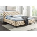 Glamour sametov&aacute; b&eacute;žov&aacute; manželsk&aacute; postel Modern Barock s čalouněn&yacute;m r&aacute;mem a čelem s chesterfield pro&scaron;&iacute;v&aacute;n&iacute;m 235 cm