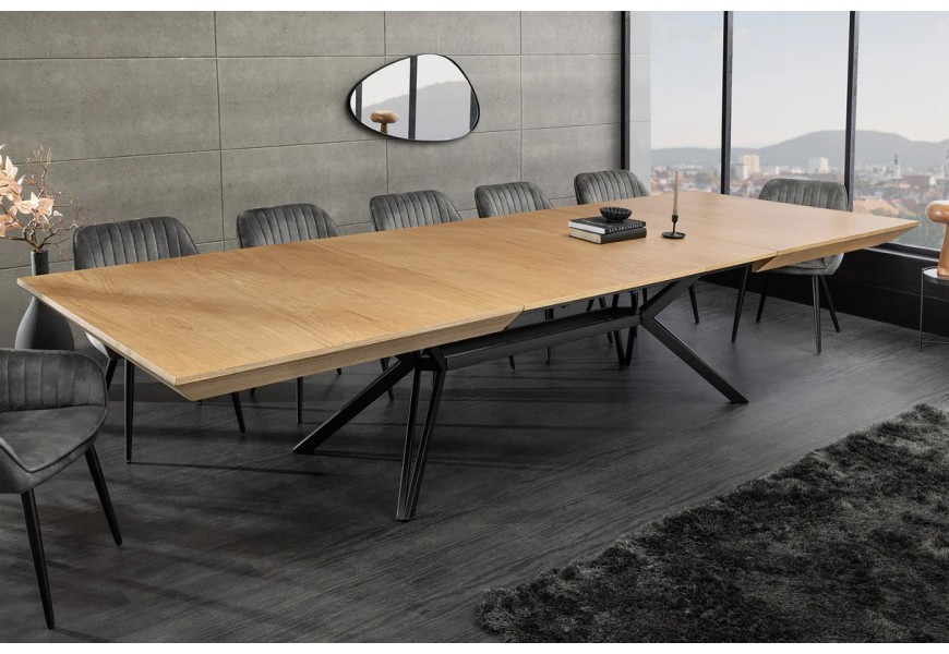 Industriální hnědý obdélníkový velký rozkládací jídelní stůl Gerant z dubového dřeva s černýma kovovými nohami v severském nádechu