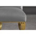 Designov&aacute; modern&iacute; j&iacute;deln&iacute; židle Gold Barock se sametov&yacute;m potahem v &scaron;ed&eacute; barvě a se zlat&yacute;mi kabriolov&yacute;mi nožičkami 105 cm