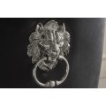 Designov&aacute; glamour j&iacute;deln&iacute; židle Modern Barock s chromov&yacute;ma nohama a čern&yacute;m sametov&yacute;m potahem s klepadlem 100 cm