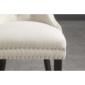 Z&aacute;meck&aacute; j&iacute;deln&iacute; židle Torino v b&iacute;l&eacute; barvě s chesterfield pro&scaron;&iacute;v&aacute;n&iacute;m a stř&iacute;brn&yacute;mi n&yacute;ty s čern&yacute;mi nožičkami 93 cm